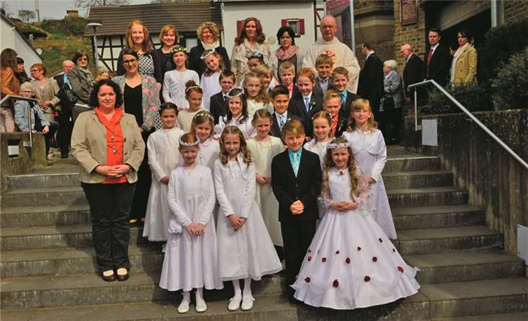 Die Kommunionkinder aus Bad Bodendorf heißen: Johanna Arzdorf,  Tom Baltes, Ann-Kathrin Baltes, Hannah Becker, Lukas Bell, Lennard Eich, Julia Engels, Janine Elfgang, Eva Frenzel, Leonie Gasper, Leon Güttes, Alina Mastromarino, Manuel Müller, Alessandro Nonn, Anna-Lena Lenzen, Matthias Lindlahr, Maximilian Lochner, Lena Olzem, Tamina Scheer, Julia Schramm, Julia Simons, Beyoncé Stahlbock und Felix Westdickenberg. RÜ