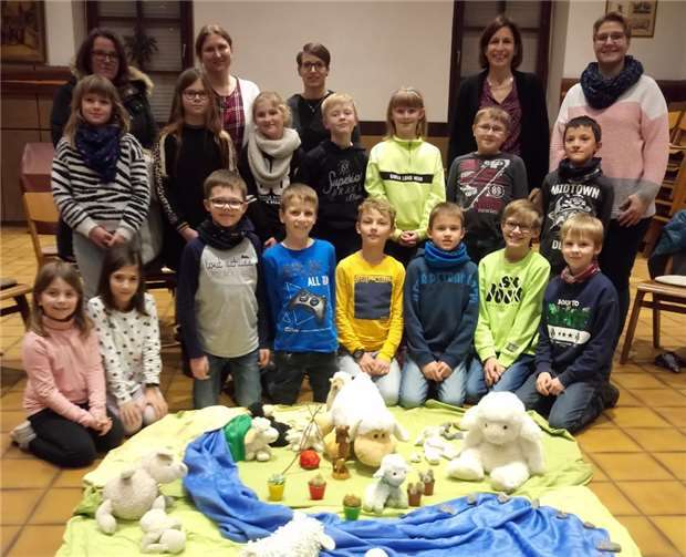 Die Kommunionkinder dachten darüber nach, wie sie sich anderen gegenüber verhalten.Foto: Sabine Lohner