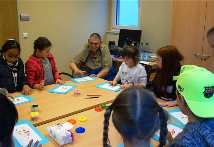 Die Kommunionkinder gestalteten ein Bild zum Thema „Fisch“. Foto: privat