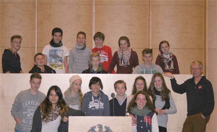 Die Konfirmanden beim Besuch des Bundesrates in Berlin.privat