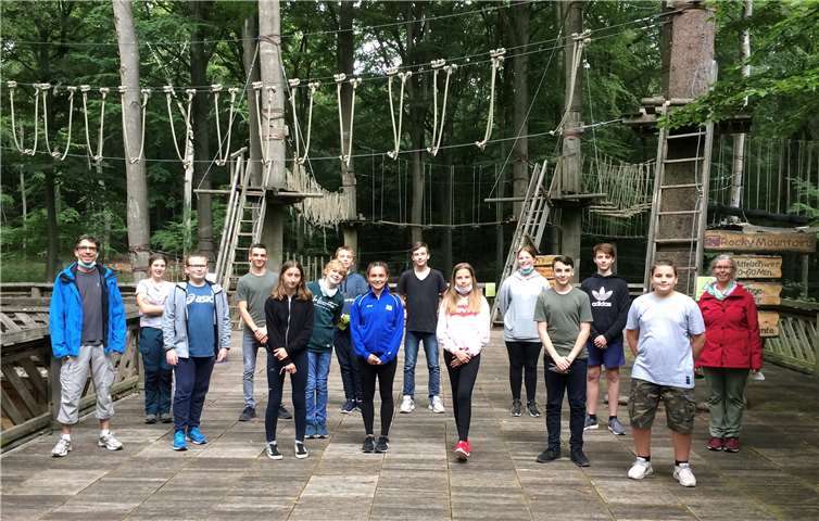 Die Konfirmanden erlebten einen tollen Auflug in den Kletterwald. Foto: privat