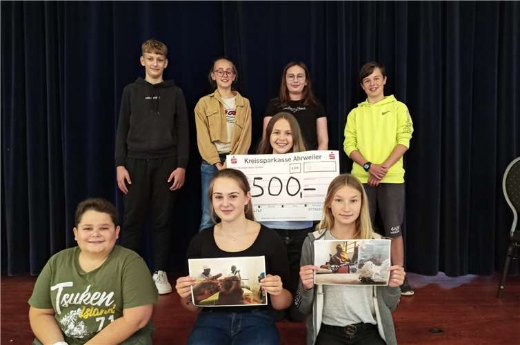 Die Konfirmandinnen und Konfirmanden aus Oberwinter haben 500 Euro gesammelt.Foto: Privat
