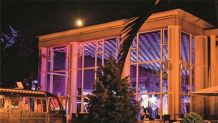 Die Konzerthalle erstrahlt am 4. Advent im Partyglanz. privat