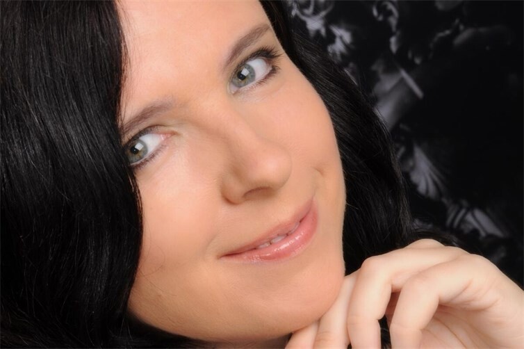 Die Konzertpianistin Oxana Grebneva spielt am 27. September um 18 Uhr ein Benefizkonzert in der Ehemaligen Synagoge Ahrweiler. 