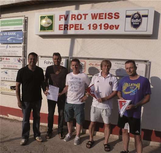 Die Kooperation ist besiegelt: Ab kommender Saison werden die Jugendabteilungen des FV Rot Weiss Erpel und des VfB Linz 1920 als Spielgemeinschaft an den Start gehen.privat