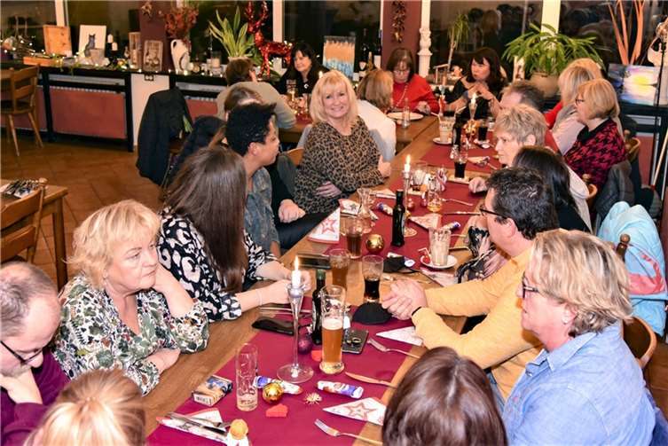 Die Kostümgruppe verbrachte einige lustige Stunden im Restaurant „Da Rosanna“. Foto: privat