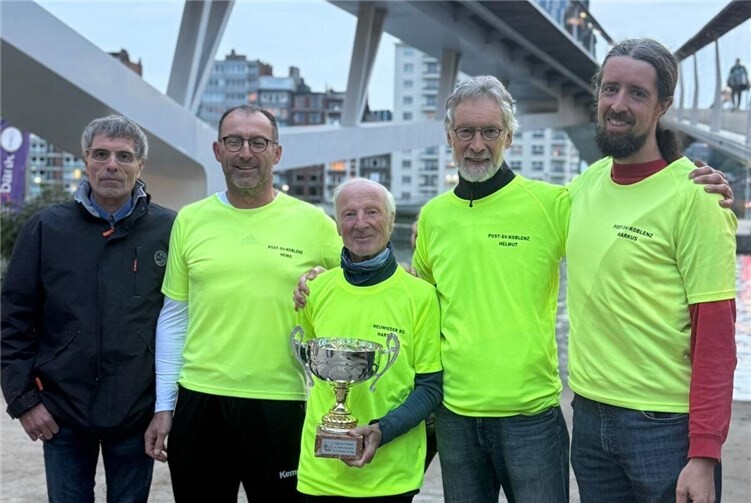 Ruderer des Post-SV Koblenz siegen in Belgien  Die „Kowelenzer Buhnenbrecher“ des Post-SV Koblenz. Foto: Juny Schwan