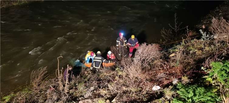 Die Kräfte der Feuerwehr bei der Rettung der Verletzten.  Foto: Feuerwehr Altenahr