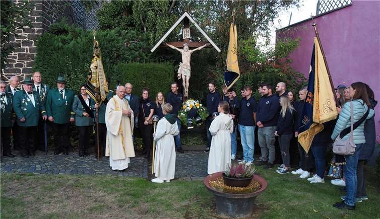 Die Kranzniederlegung am Ehrenmal.