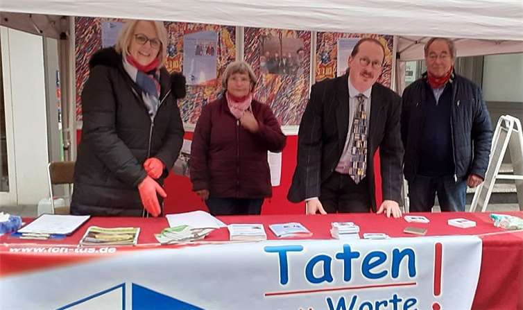 Die Kreisgruppe „Ich tu‘s“ bei ihrem ersten Infostand in Neuwied. Foto: privat