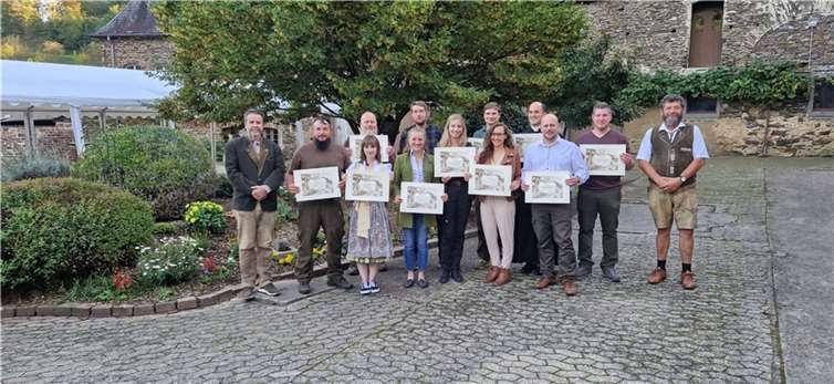 Die Kreisjagdgruppe Cochem-Zell verlieh an elf Männer und Frauen den Jägerbrief. Fotos: TT