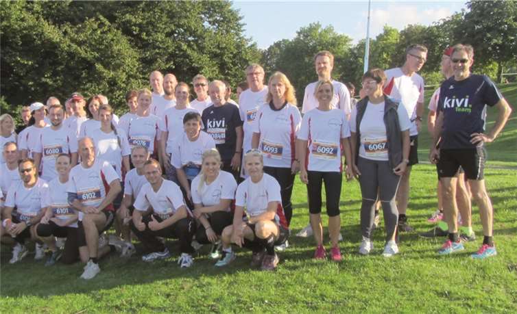 Die „Kreisläuferinnen“ und „Kreisläufer“ während des Bonner Firmenlaufes.Rhein-Sieg-Kreis