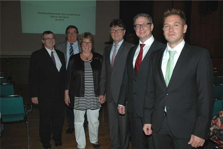 Die Kreislaufwirtschaft MYK stellt interessierten Bürgern das neue Abfallwirtschaftssystem vor. privat