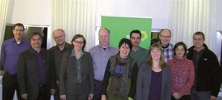 Die Kreismitgliederversammlung mit der Landesvorsitzenden Katharina Binz (4. v. r.) und den Kreisvorstandsprechern Klaus Meurer (7. v. r.) und Birgit Meyreis (6. v. r.). privat