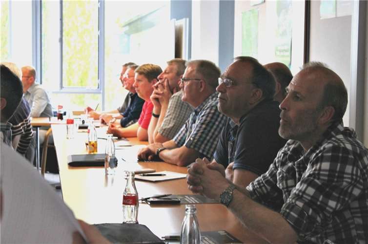 Die Kreisschiedsrichterpaten sollen jährlich durch den Verbandsschiedsrichterausschuss geschult werden.