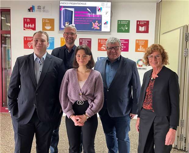 Die Kreisschüler*innenvertretung Neuwied (KrSV Neuwied) setzt sich gemeinsam mit dem Kreis Neuwied für die Einführung von kostenfreien Menstruationsartikeln für alle Schülerinnen und Schüler im Kreis ein. Quellen: KrSV Neuwied