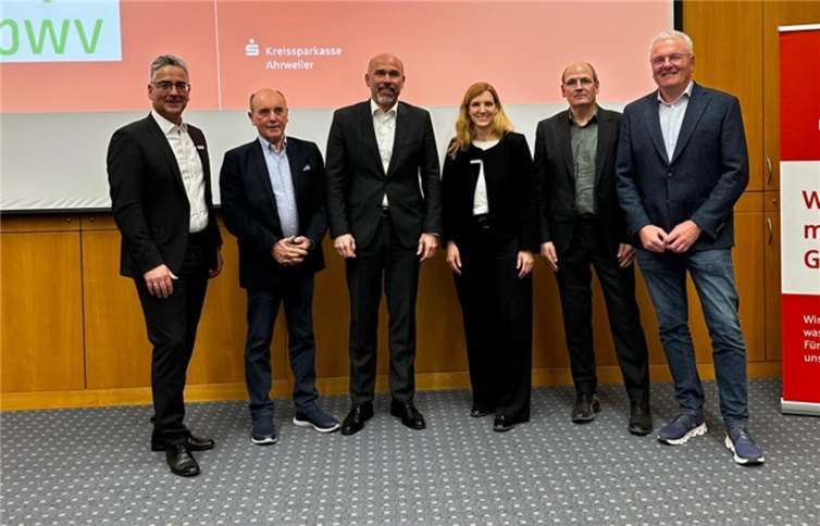 Die Kreissparkasse Ahrweiler und der Bauern- und Winzerverband haben zum Austausch eingeladen.  Foto: Marco Seydel