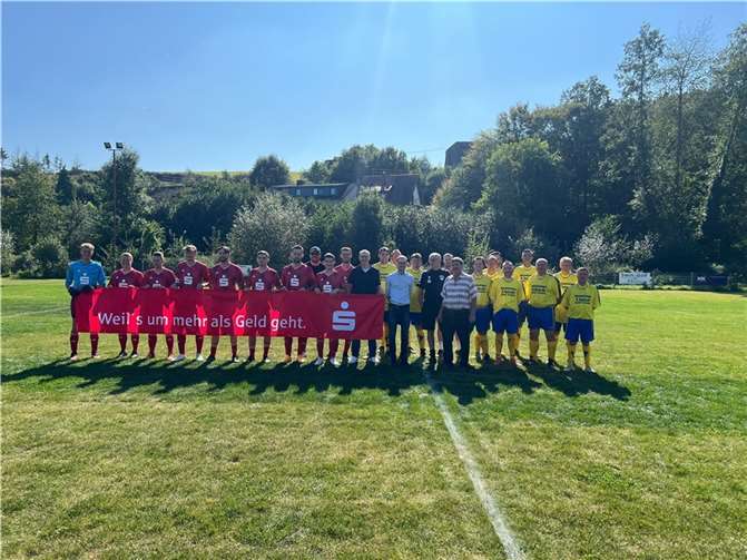 Die Kreissparkasse Ahrweiler unterstütze den FC „Alte Herren“ Niederdürenbach bei der Durchführung des Turniers.  Foto: Thorsten Kroll