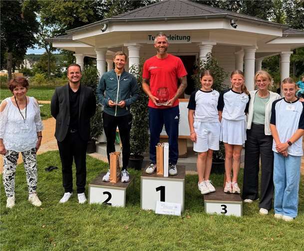 Unterstützung für die Senioren-Tennismeisterschaften Die Kreissparkasse Ahrweiler unterstützt die 70. Deutschen Senioren-Tennismeisterschaften. Foto: Marco Seydel