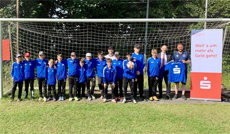 Die Kreissparkasse Ahrweiler unterstützt die motivierte D-Jugend der JSG Brohl.  Foto: privat