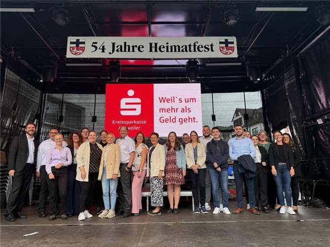 Kreissparkasse unterstützt das Heimatfest in Adenau Die Kreissparkasse Ahrweiler unterstützte das diesjährige Heimatfest in Adenau. Foto: Marco Seydel / Kreissparkasse Ahrweiler