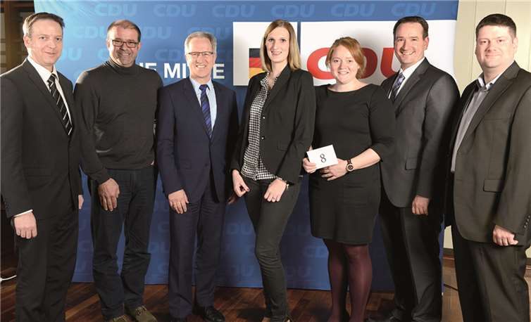 Die Kreistagskandidaten aus der Verbandsgemeinde Weißenthurm (v. l): Horst Hohn (Listenplatz 23), Peter Moskopp (Platz 41), Vorsitzender des Gemeindeverbandes Josef Dötsch, MdL (Platz 4), Selina Reim (Platz 12), Natalja Koek (Platz 18), Thomas Przybylla (Platz 14), Stefan Schomisch (Platz 46).privat