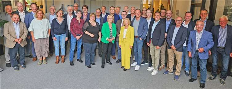 Die Kreistagsmitglieder nach der Kreistagssitzung zum Gemeinschaftsklinikum Mittelrhein im Kreishaus.  Foto:Kreisverwaltung MYK /Damian Morcinek