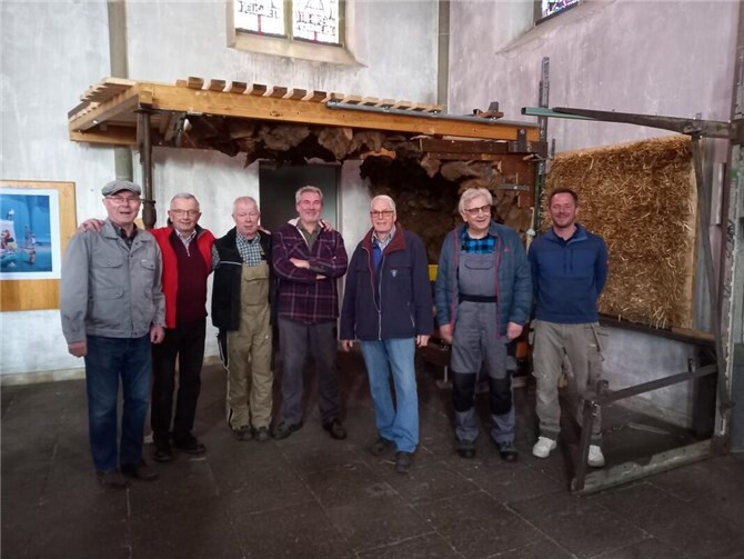 Die Krippenbauer.  Foto: Karl-Heinrich Emmel