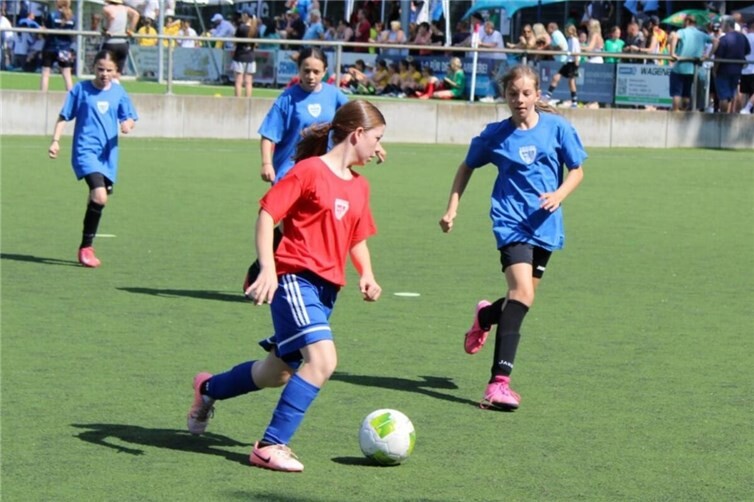 Die Kripper D-Juniorinnen (Curaçao) im Spiel gegen die Türkei (MSG Holzappel).