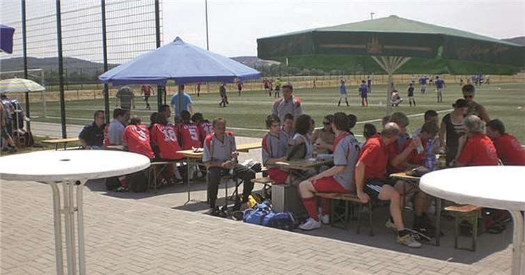 Die Kripper Dorfmeisterschaften sind ein Event, bei dem sich die Dorfvereine und die Bevölkerung in ungezwungener Atmosphäre treffen und sich unterhalten können.´privat