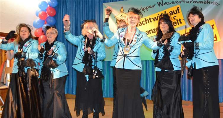 Die Kripper Wasserturmmöhnen verstehen es zu feiern.AB