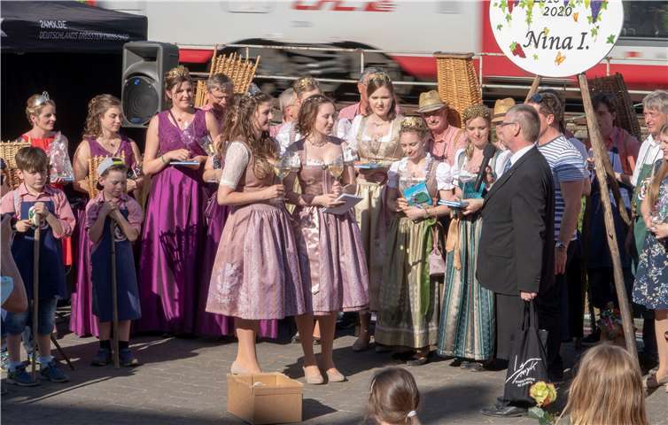 Die Krönungsfeier war so gut besucht, dass im kommenden Jahr eine Vergrößerung der Veranstaltungen rund um die Weinkönigin geplant wird. privat