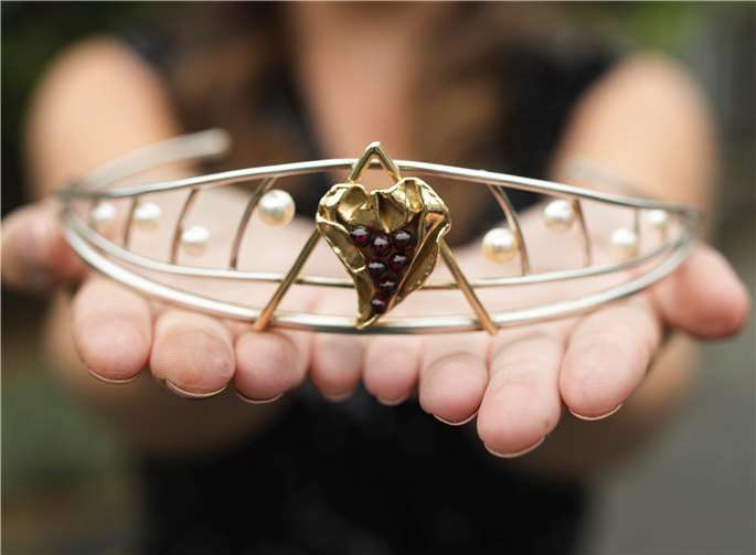 Die Krone der Ahrweinkönigin. Foto: Christian Lipowski