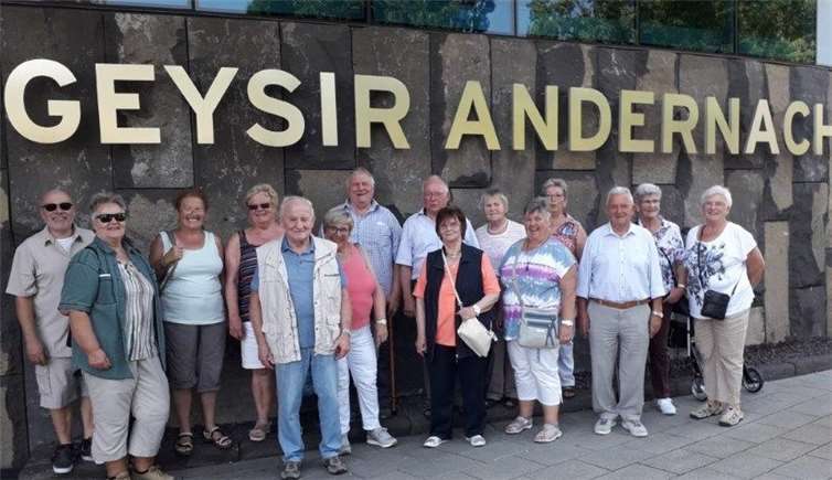 Die Krufter Senioren vor dem Erlebniszentrum des Geysir in AndernachFoto: privat