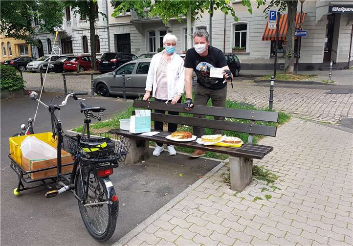Die Kuchenspende der NBH erfreute über 20 Nachbarn in der südlichen Vorstadt.Quelle: NBH
