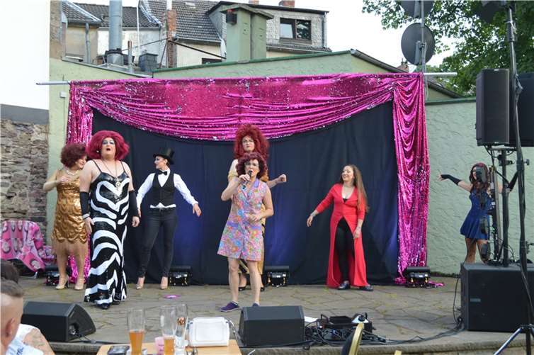 Die Künstler-Truppe „Violets and Roses“.  Foto: privat