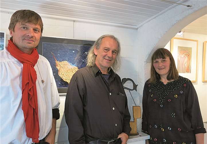 Die Künstler, die in diesem Jahr bei der traditionellen "Zauberwald-Ausstellung2 ihre Werke präsentiert haben (v.l.): Klaus Ackermann, Alfredo Kirchner und Gitta Büsch.privat