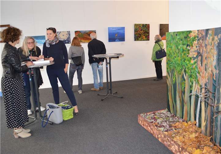 Die Künstlergruppe rhein-art beeindruckte mit der Ausstellung „Prima Klima“.