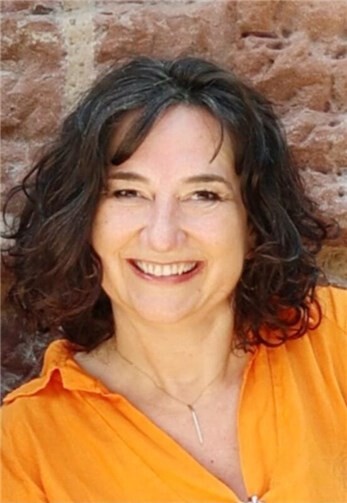 Die Künstlerin Sonja Buchholz stellt ihre Werke im Büro von Dr. Tanja Machalet MdB aus.Foto:privat