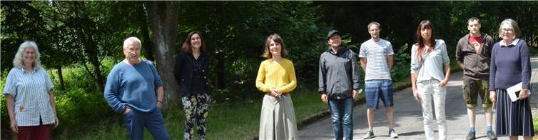 Die Künstlerinnen und Künstler sind eingetroffen. Ab dem 09.07.2020 geht es los: Dann entstehen auf dem b-05-Gelände überlebensgroße Insekten-Skulpturen. Die Kulturschaffenden und die Verantwortlichen freuen sich auf den Austausch mit Besuchern während des Entstehungsprozesses. Ausstellungsbeginn ist am 18.07.2020.