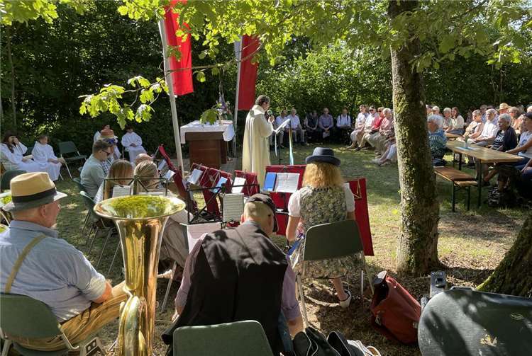 Die Kuhlen Musikanten aus Vettelschoß während der Messe an der Erler Kapelle. Fotos: Werner Funk