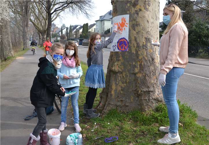 Die Kunstaktion fand am Moselufer statt.Quelle: Stadt Koblenz