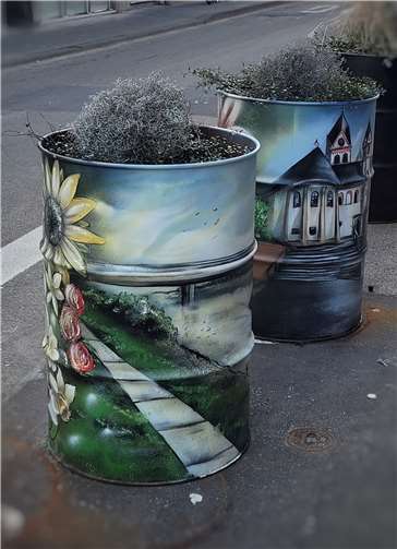 Die Kunstwerke begeistern die vorbeikommenden Bendorferinnen und Bendorfer.