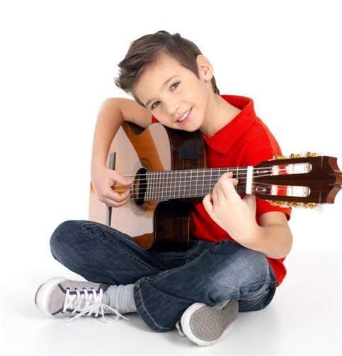 Die Kursteilnehmer können die verschiedenen Instrumente jeweils vier bis sechs Unterrichtsstunden lang ausprobieren. Foto: KMS MYK