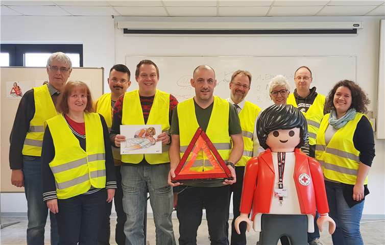 Die Kursteilnehmer mit Geschäftsführer Volker Grabe, 4. v. r., der Ausbilderin Johanna Grevenich, ganz rechts, und der Bildungsbeauftragten der RM-Werkstatt Anja Clos, 3. v. r. Privat