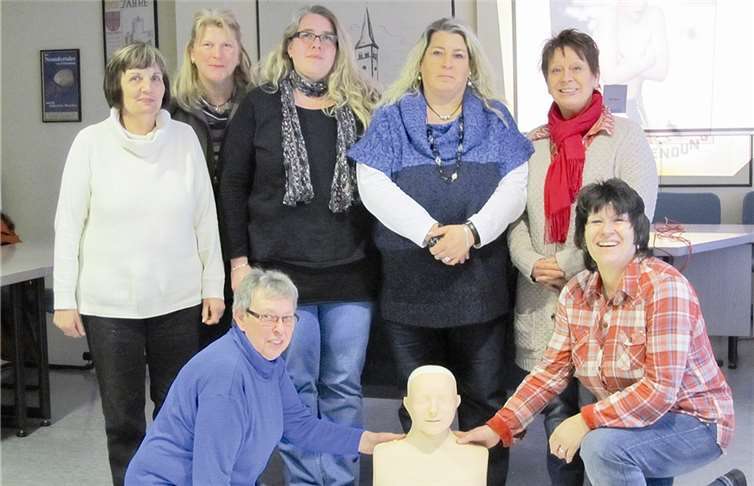 Die Kursteilnehmer (v.l.) Elsbeth Göderz, Annette Nördershäuser, Silke Steffen-Vogel, Elvira Horst, Astrid Steinbrenner, (vorne) Brigitte Glock und Marlene Weiler.  Privat