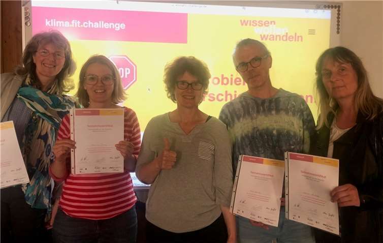 Die KursteilnehmerInnen in der Umweltlernschule+ in Niederzissen mit der Kursleiterin Eveline Lemke. Foto: privat