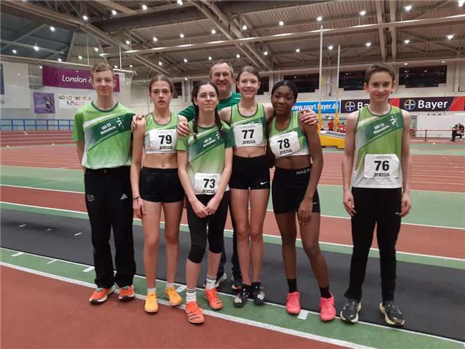 Die LAV-23-Athleten mit ihrem Coach Frank Hahn.  Foto: privat