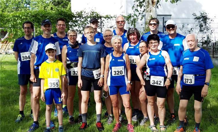 Die LG-Starter mit Marco Biegel (im gelben Trikot) in Heimbach-Weis.Fotos: privat