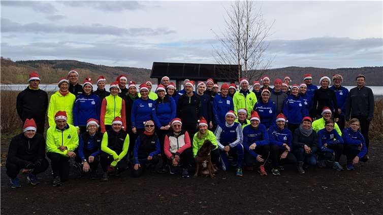 Die LG’ler beim Heiligabend Lauftreff am Laacher See.  Fotos: privat
